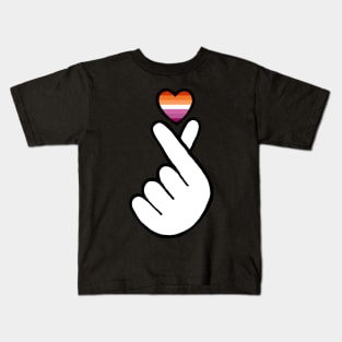 heart fingers - lesbian Kids T-Shirt